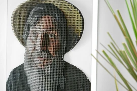 Chiêm ngưỡng bức tranh 3D được vẽ bằng … đinh vít