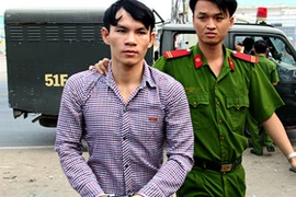 Vụ hiếp dâm lạ lùng: Thủ phạm bảo trộm gà, nạn nhân bảo bị tụt quần