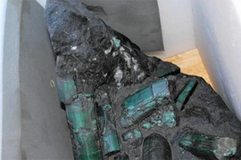 Giá trị tiền tỉ phía sau khối đá đen xấu xí 