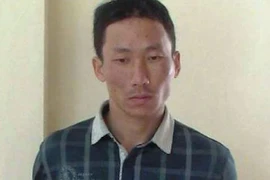 Mang bao tải chứa 2 tỷ tiền mặt băng rừng vượt biên