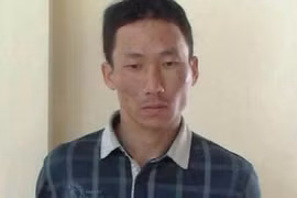 Mang bao tải chứa 2 tỷ tiền mặt băng rừng vượt biên