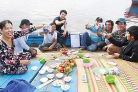 Tất niên trên tàu cá