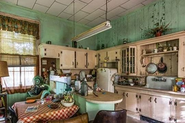 Ám ảnh khung cảnh trong căn nhà bỏ hoang hàng thập kỷ