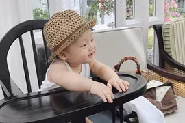 Con trai Ly Kute càng lớn càng có nét giống Mạc Hồng Quân?