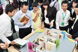 Đại gia địa ốc chi gần trăm tỷ thưởng Tết cho môi giới