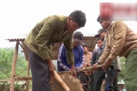 Lễ hội đập trống và chuyện tình một đêm của người Ma Coong