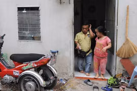 Tình yêu trở ngại của cặp vợ chồng cao 1,1 mét