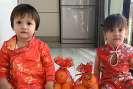 Cặp sinh đôi 4 tuổi lai 4 dòng máu gây sốt mạng