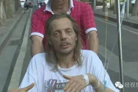 Sang TQ tìm bạn gái ảo, quý ông Hà Lan nhận cái kết