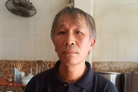 “Lão khùng” U70 10 năm tình nguyện làm “hiệp sỹ giao thông“