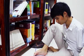 Chàng trai Nick Vujicic Việt Nam đỗ hai trường đại học