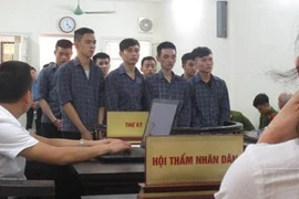 Người chồng ngồi tù thương vợ trẻ ngoại tình 