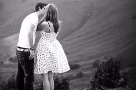 Lợi ích bất ngờ khi yêu một quý ông thấp