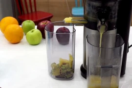 Quà 8/3: Tặng gì cũng bị chê, mua đồ này vợ vui cả nhà thích