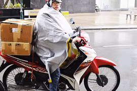 Sinh viên kiếm gần 20 triệu tháng cận Tết nhờ làm bưng bê