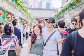 MC Phan Anh khoe ảnh tình tứ bên vợ đẹp