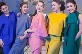 Hoa hậu Thu Thảo - Kỳ Duyên xinh tươi hội ngộ chụp ảnh