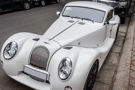 Xe thể thao hiếm dáng cổ điển thân gỗ tại Hà Nội