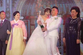 “Cười sái quai hàm” với ảnh trong đám cưới sao Việt