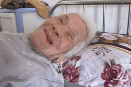 Cụ bà bất ngờ xanh tóc đỏ da ở tuổi 105 