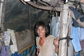 Bị phụ tình, người đàn ông lên núi sống đời chuột chũi 