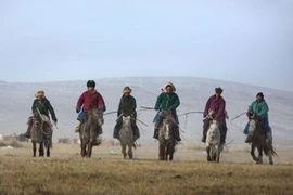 Kỵ sĩ Mông Cổ - Những cao bồi trên lưng ngựa