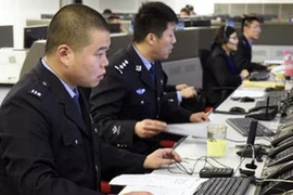 Hết giấy vệ sinh...gọi đường dây nóng cảnh sát cầu giúp