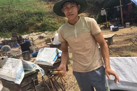 Cuộc đời "lạ" của thợ săn ong lấy mật