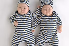 Phát cuồng với cặp song sinh mập ú dễ thương người Singapore