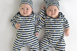 Phát cuồng với cặp song sinh mập ú dễ thương người Singapore