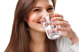 Uống nước sôi để nguội kiểu này coi chừng rước họa