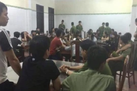 Phá chiếu bạc tại Hà Tĩnh: Bắt 34 đối tượng, thu 2 khẩu súng 