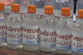 “Nước thánh” múc từ sông Hằng ô nhiễm được đóng chai bán