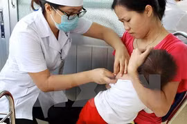 Bộ Y tế khuyến cáo cho trẻ uống đầy đủ vắcxin phòng bại liệt