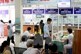 Bộ Y tế công bố lùi thời gian tăng viện phí sang năm 2016