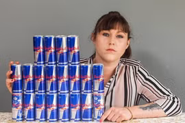 Điều gì đã xảy ra khi phụ nữ này uống 20 lon Red Bull mỗi ngày