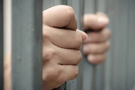 Đang bóc lịch còn rượu thịt chó, giết bạn tù