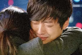 Vợ chồng ôm nhau khóc trắng đêm trước ngày ly hôn