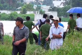 Kinh hoàng xác người đàn ông ẩn hiện trong đám lục bình