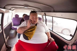 Hot boy trở thành béo phì, tăng lên 255kg vì ...thất tình
