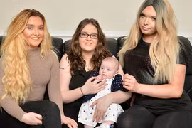 Anh em sinh ba đồng loạt chuyển giới thành gái xinh