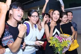 Lan Khuê lên tiếng về tin đồn “thuê” 30 fan ra sân bay cổ vũ