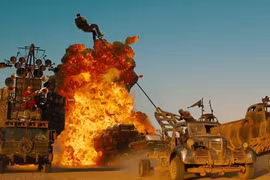 Có gì trong bộ phim điên rồ bậc nhất của “lão đạo diễn” U80