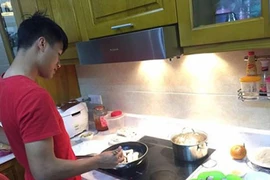 Đăng ảnh đảm đang, Mạc Hồng Quân nhận cái kết “đắng“? 