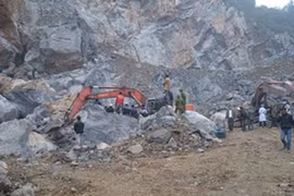 Mới nhất vụ sập mỏ đá: 7 người tử nạn