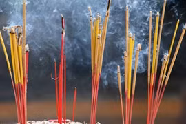 Thắp bao nhiêu nén hương là chuẩn nhất? 