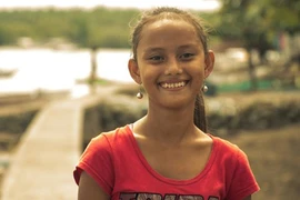 Cô bé ăn xin bỗng nổi tiếng vì xinh như người mẫu