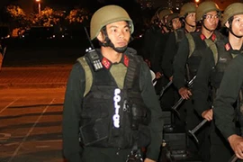 100 đặc nhiệm tinh nhuệ Việt Nam vây quanh ông Obama