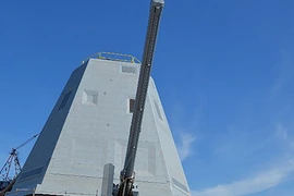 Chiêm ngưỡng pháo hạm mạnh ngang tên lửa trên tàu chiến Mỹ