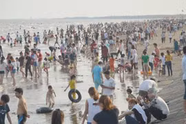 Quất Lâm lắp camera, khách vẫn nườm nượp